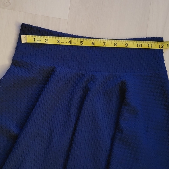 Urban Outfitters textured navy skater skirt, size XS - Picture 4 of 5